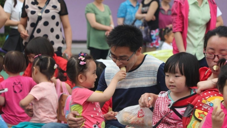 香港资料大全+正版资料2025全年,法国小伙捐赠600多张日军暴行照,精准解释落实的人生哲理_iosV2.1